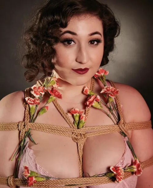 I’ve become obsessed with doing boudoir shoots and burlesque shows! I hope you enjoy it as much as I do 💜