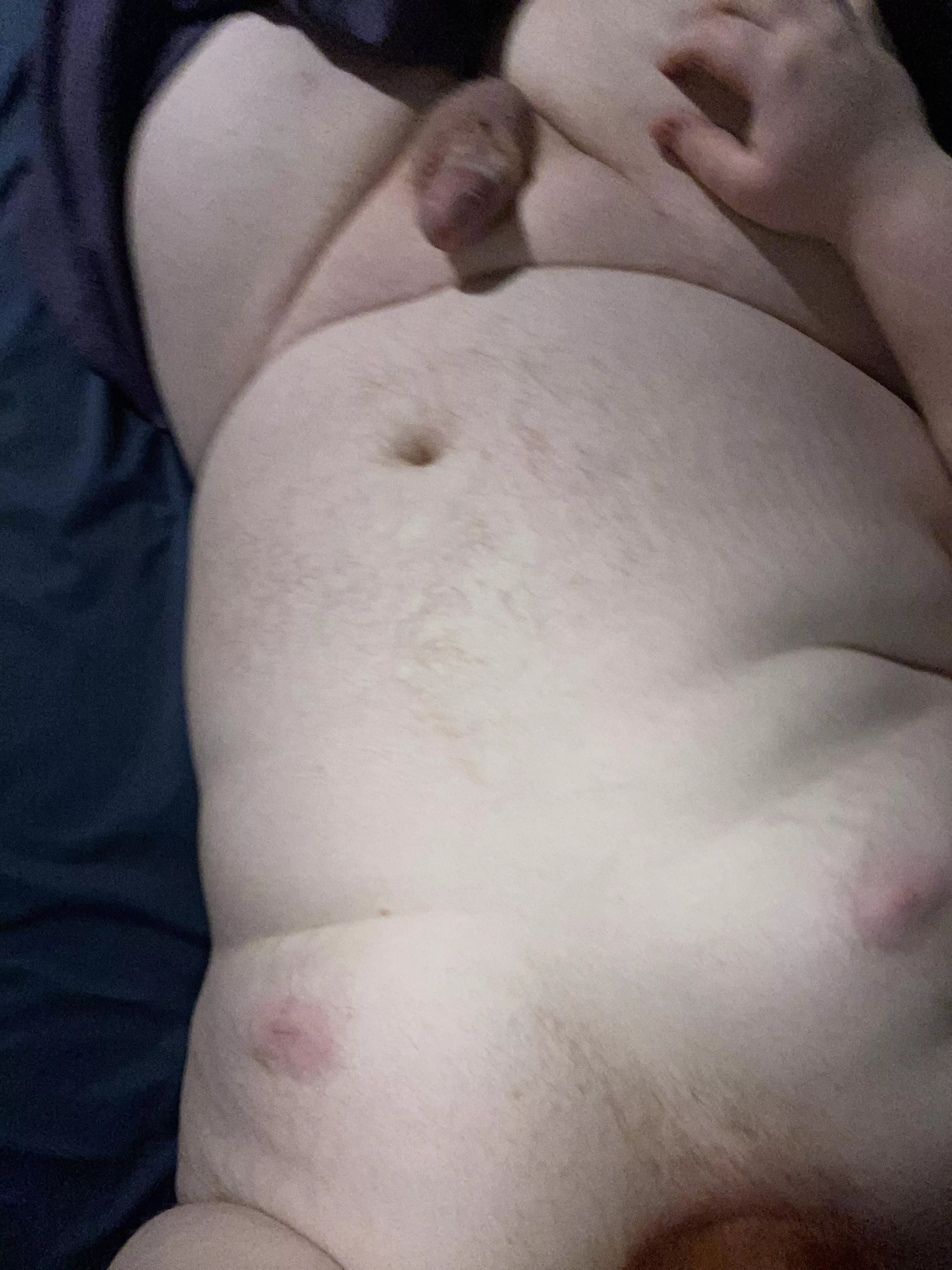 I’ve been edging thinking about someone sitting on my face. Dm to watch me cum! (Women or Trans only)