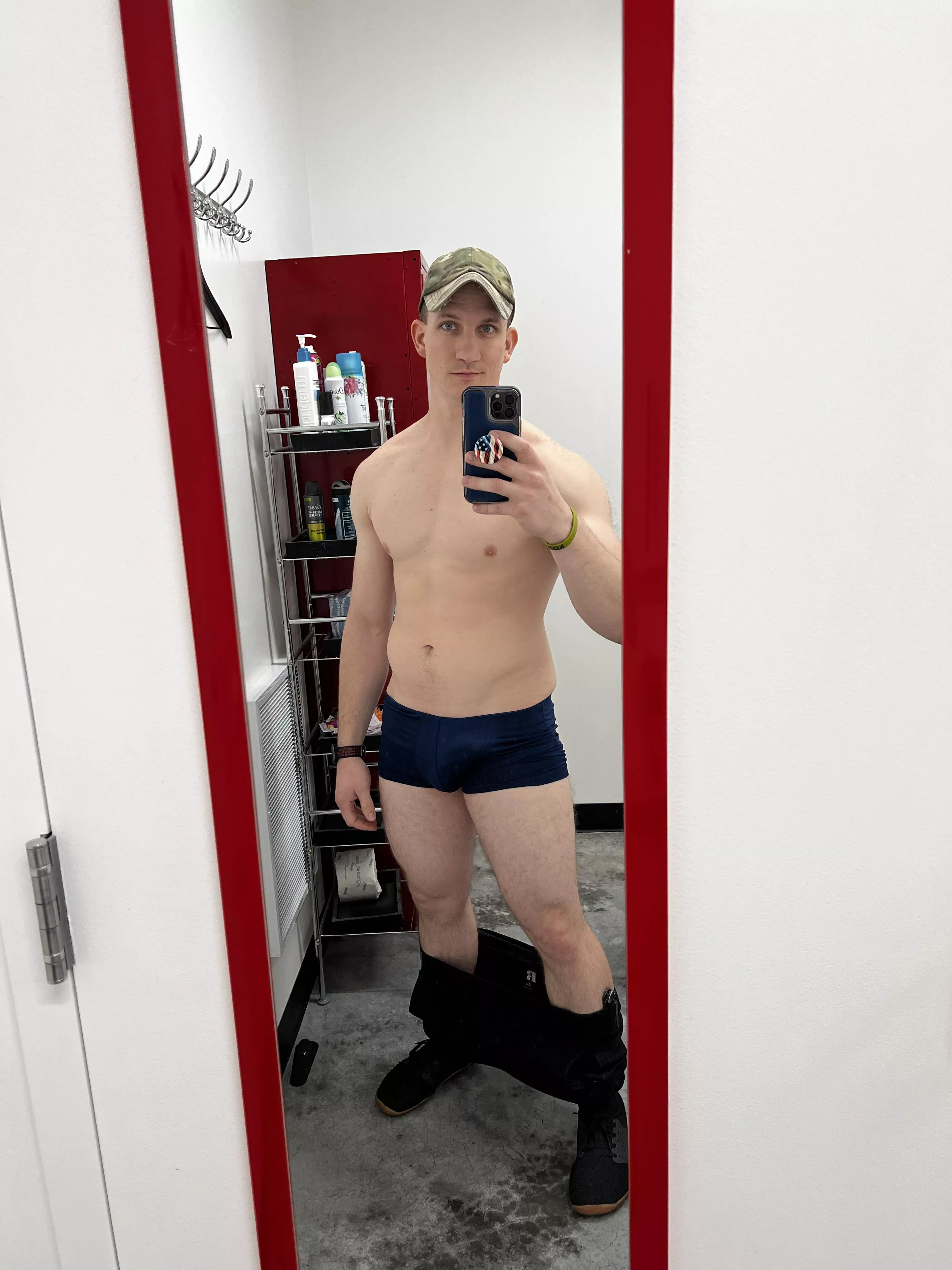 I’ve been super happy with my physique recently 😉 (M)