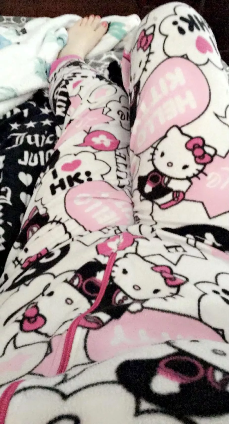 I’ve had these jammies for like 8 years now! I want more cuteee ones, where do you like to shop? Bonus if they have plus sizes 💓