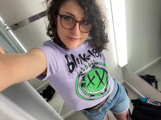 Just a 5’3” Irish girl on the internet ✌️