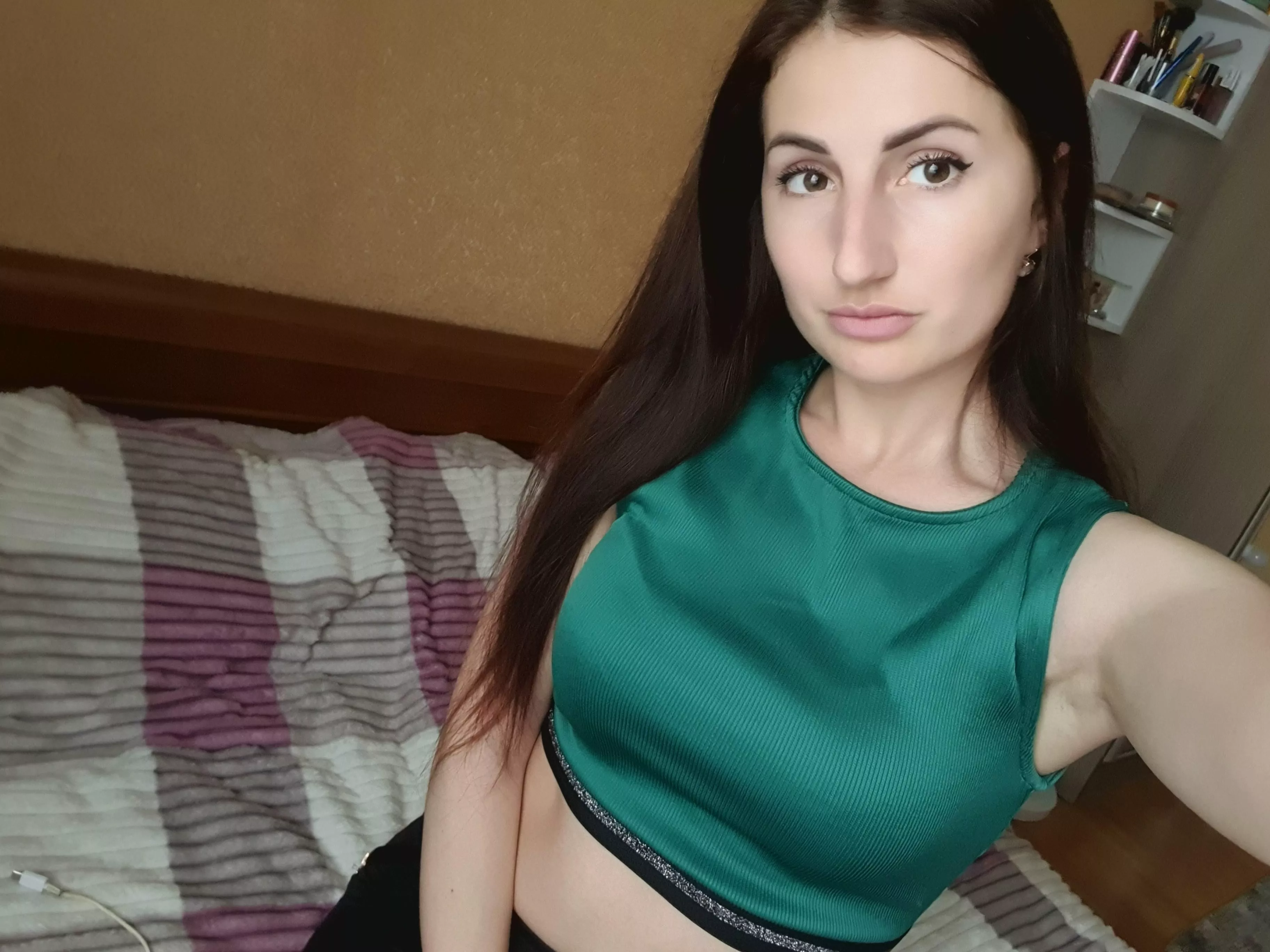 Just a beautiful Ukrainian brunette 🇺🇦 Tell me what you think