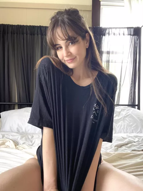 Just a sweet lil milf who loves to help you cum 💦🤍 Fetish Friendly 🤍 Love to chat with my fans 🤍 Custom content 🤍