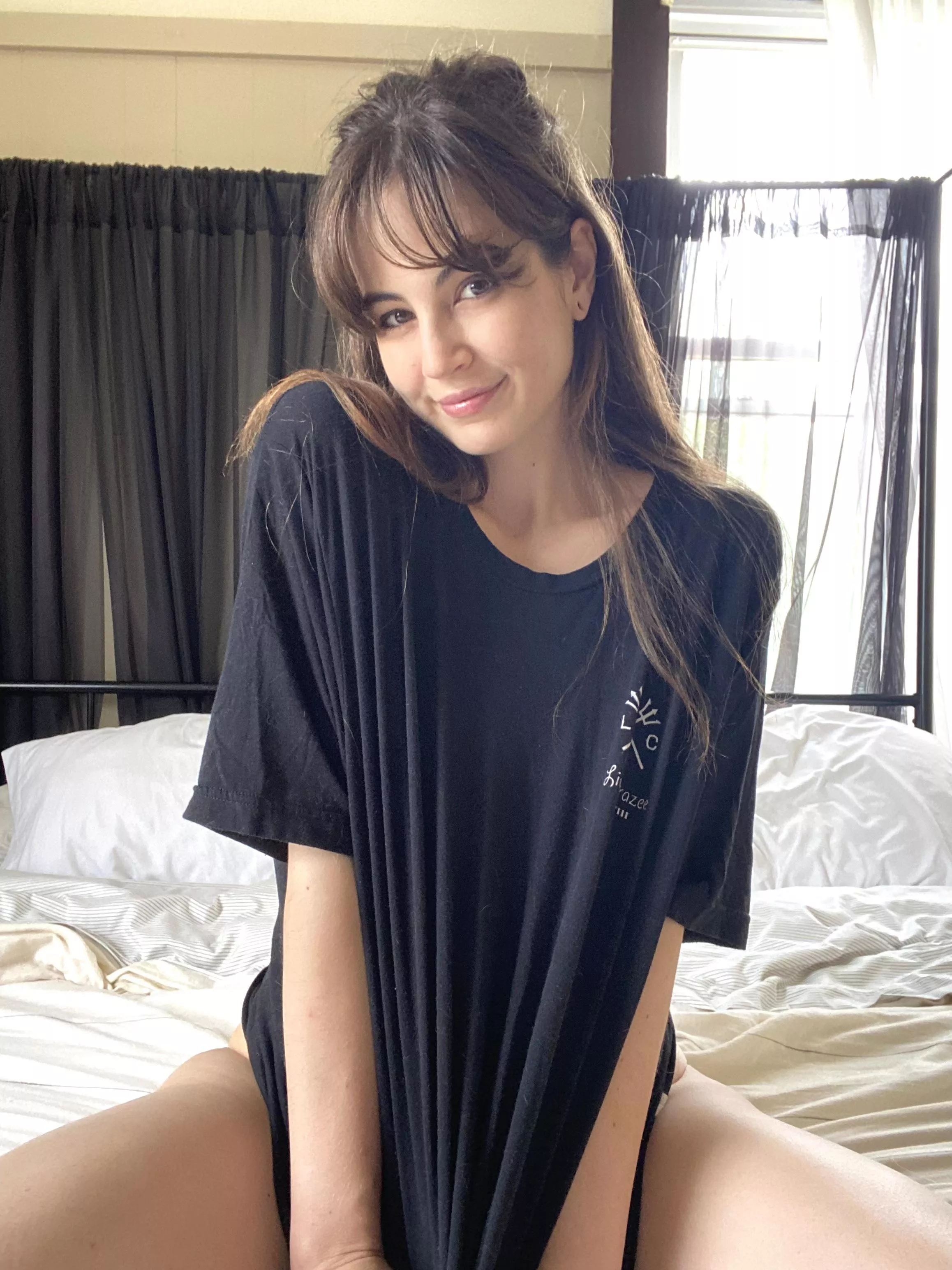 Just a sweet lil milf who loves to help you cum 💦🤍 Fetish Friendly 🤍 Love to chat with my fans 🤍 Custom content 🤍