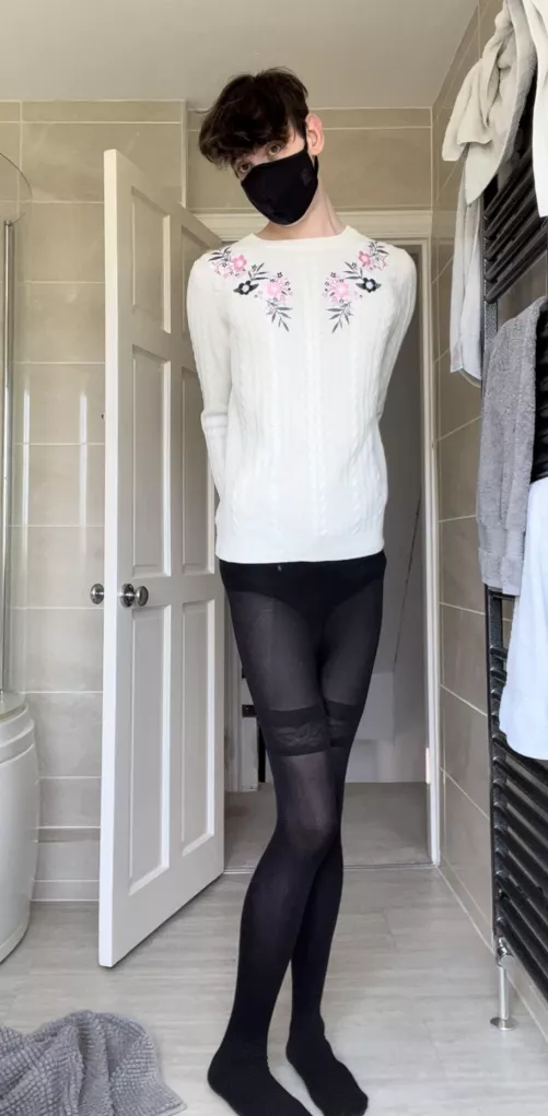 Just a uk femboy saying she loves you 🥺💕