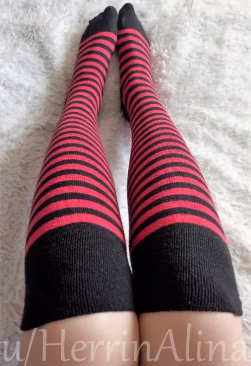 just black and red kneesocks 🔥