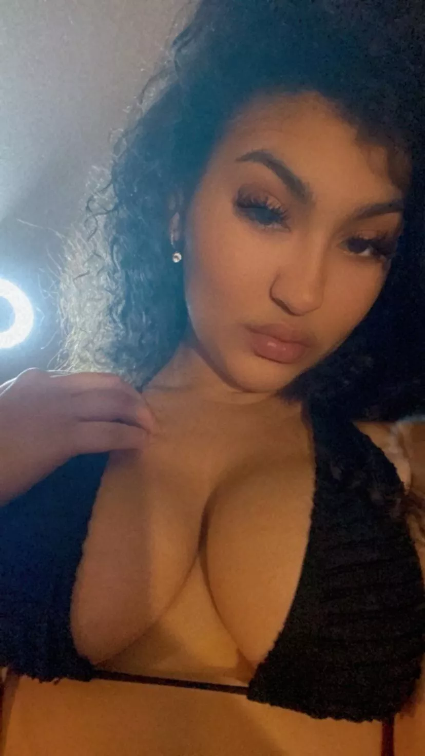 Just by looking at me , makes you submissive 😈 I’m your daddy now , slut . [Domme]