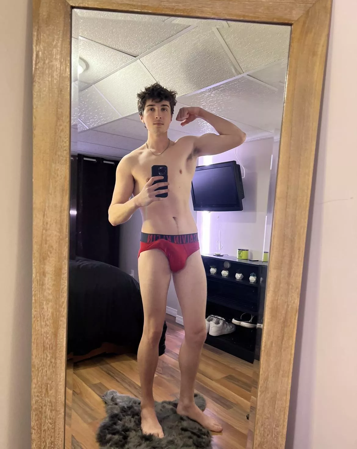 Just came home from the gym, wanna smell my armpits?