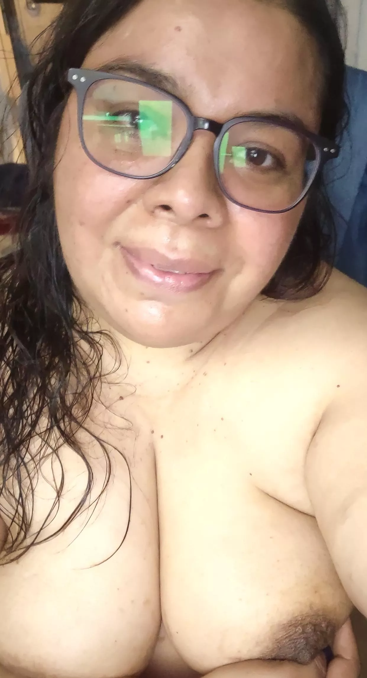 Just came out of the shower. Help me put on lotion?🤗😏😚