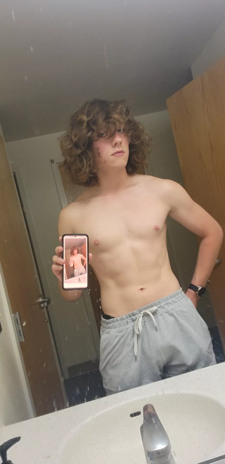 just discovered the lighting in my dorm bathroom