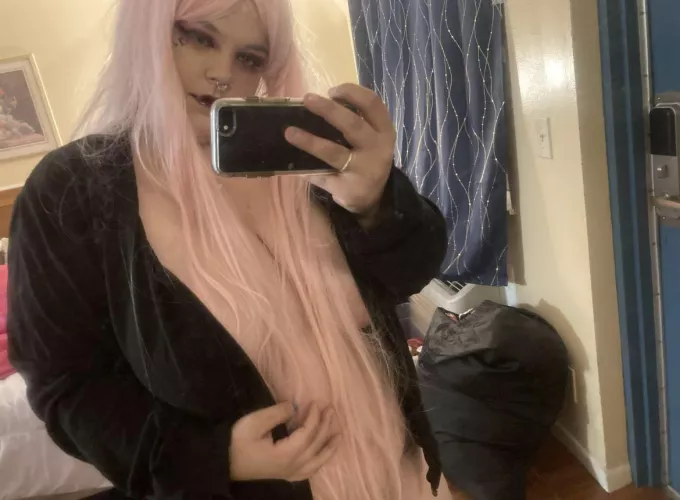 Just figured I’d give my colorful hair and I a try here~