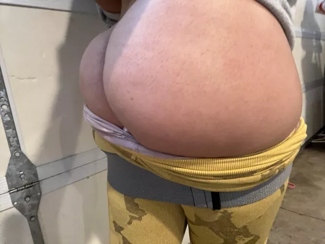 Just finished a hard work out. Is my ass juicy enough for you?😛