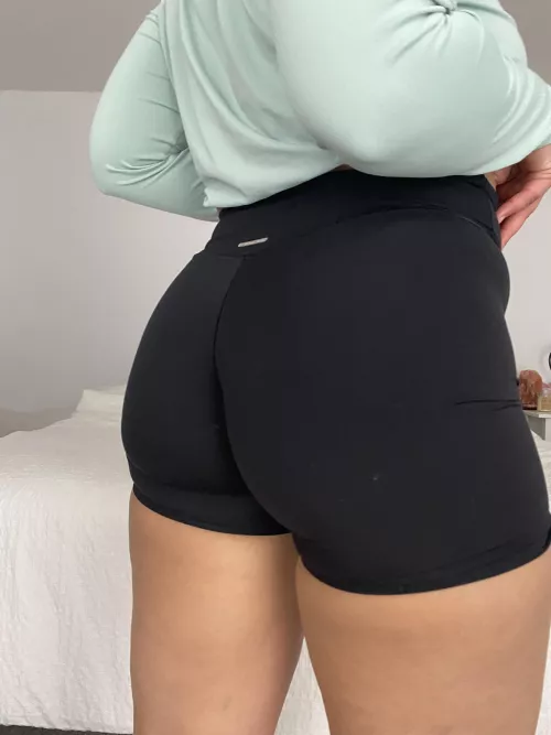 Just finished my work out 💦 my shorts where rubbing against my clit the whole time. I am so horny 👅💦😈