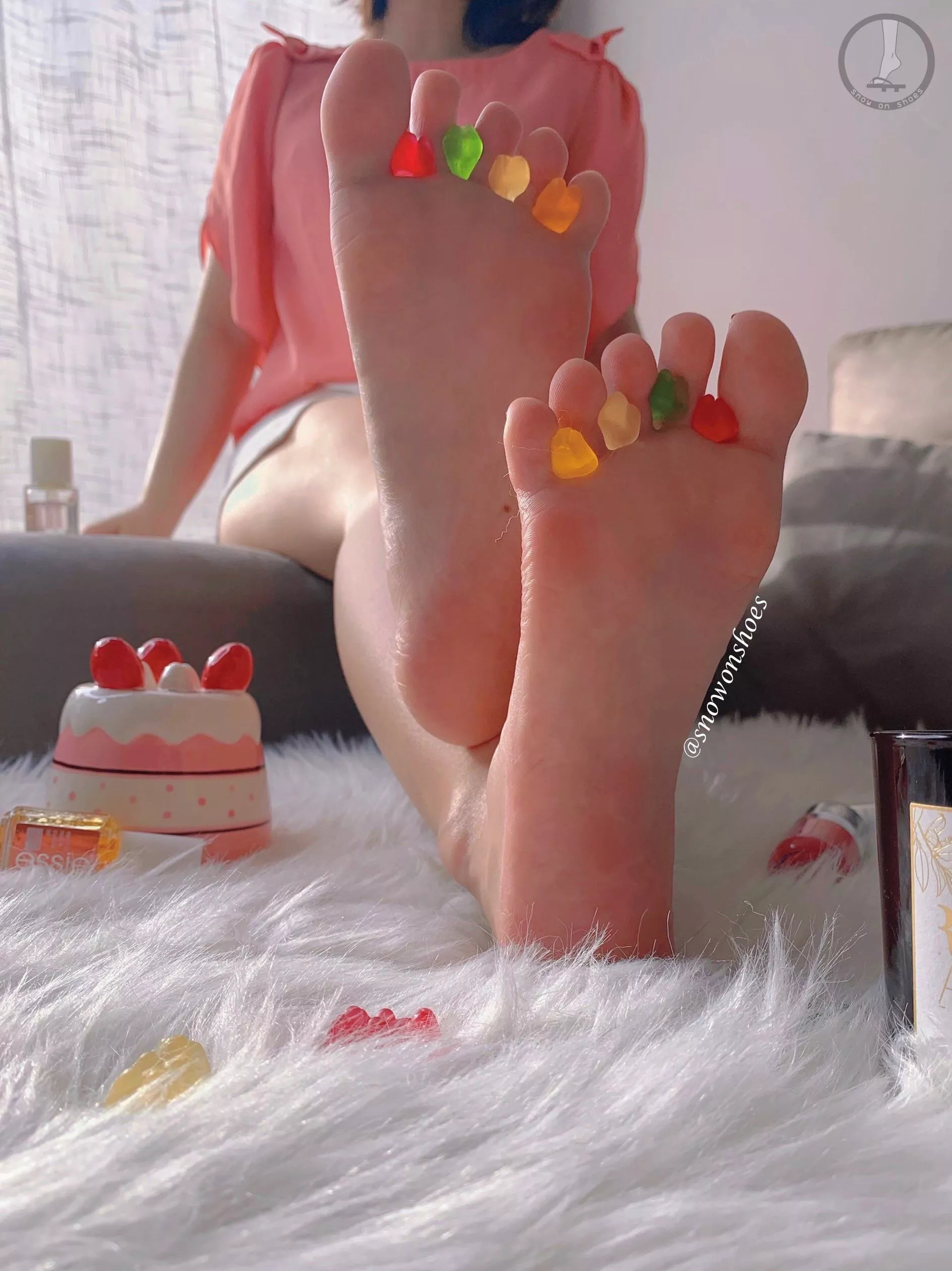 Just finished painting my nails. Time to feed you some gummy bears~(๑❛ڡ❛๑)