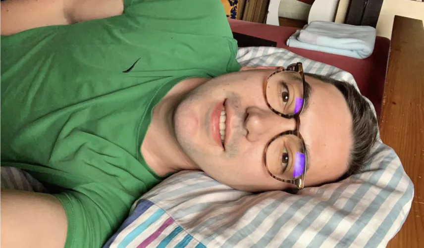 Just me laying in bed and looking into your eyes 🤓🤓🤓