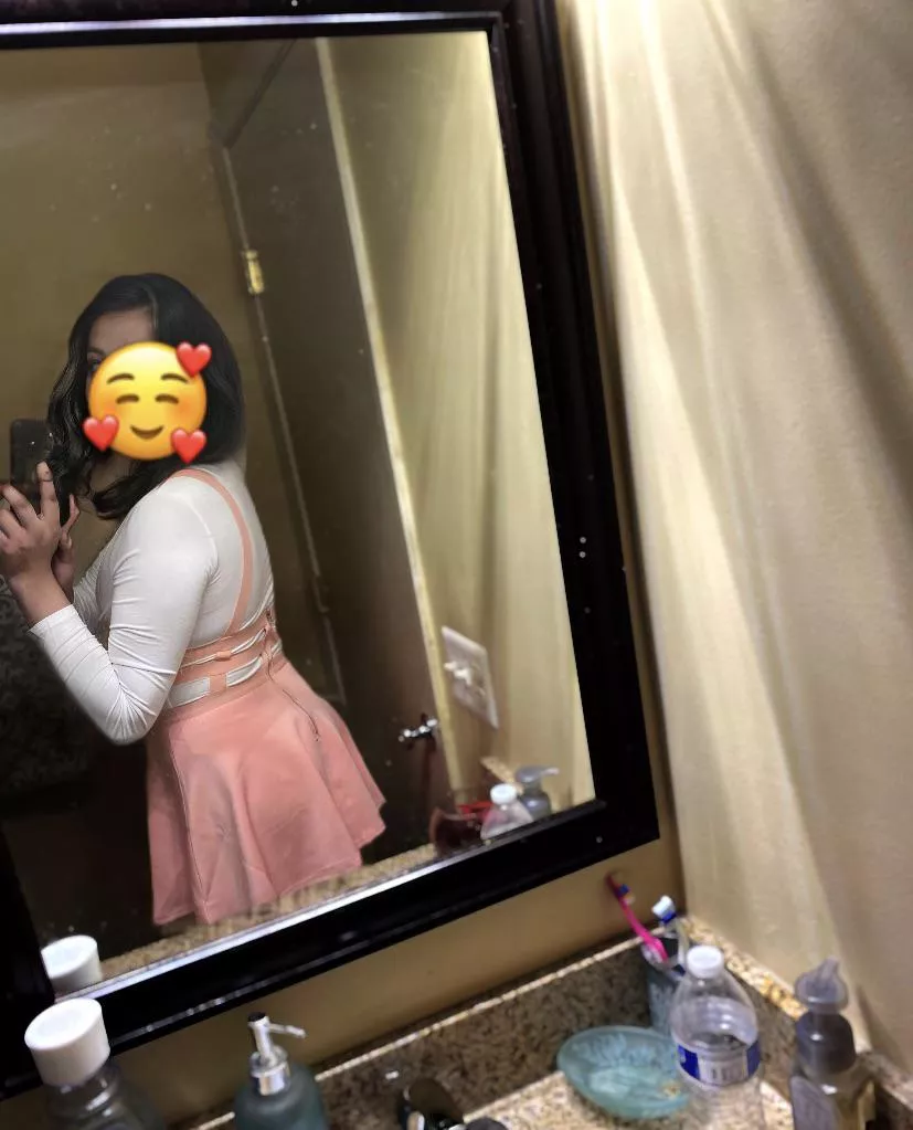 Just testing out the waters with the new skirt daddy got me🥰🛍