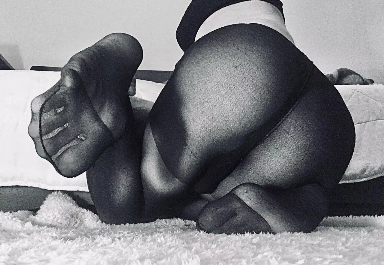 Just took my shoes off 💋 too bad I dont have anyone who could give me a massage