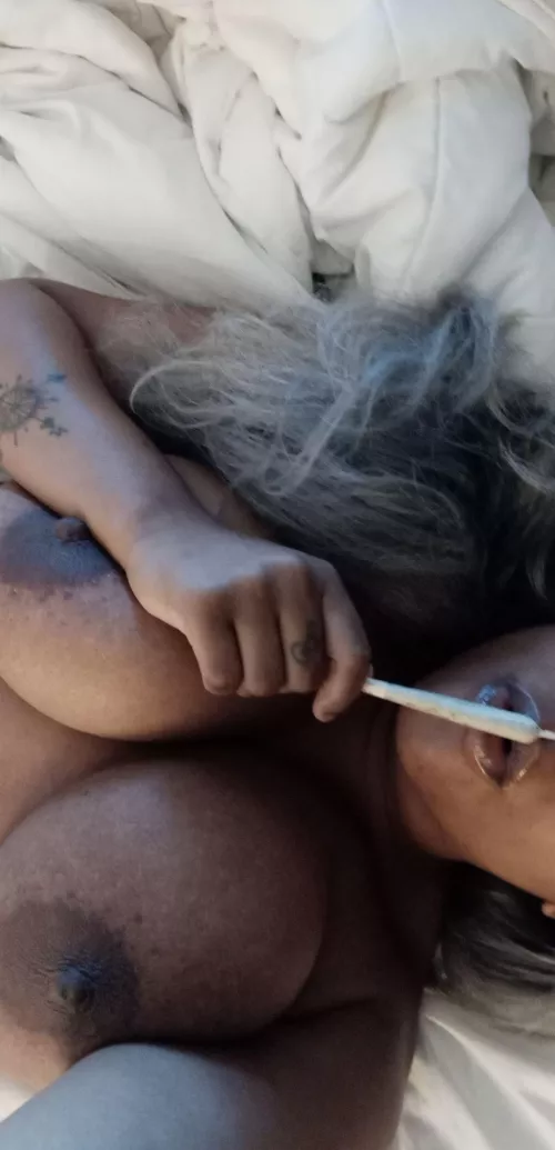 Keep me company while I smoke this J babe 🥺🥺