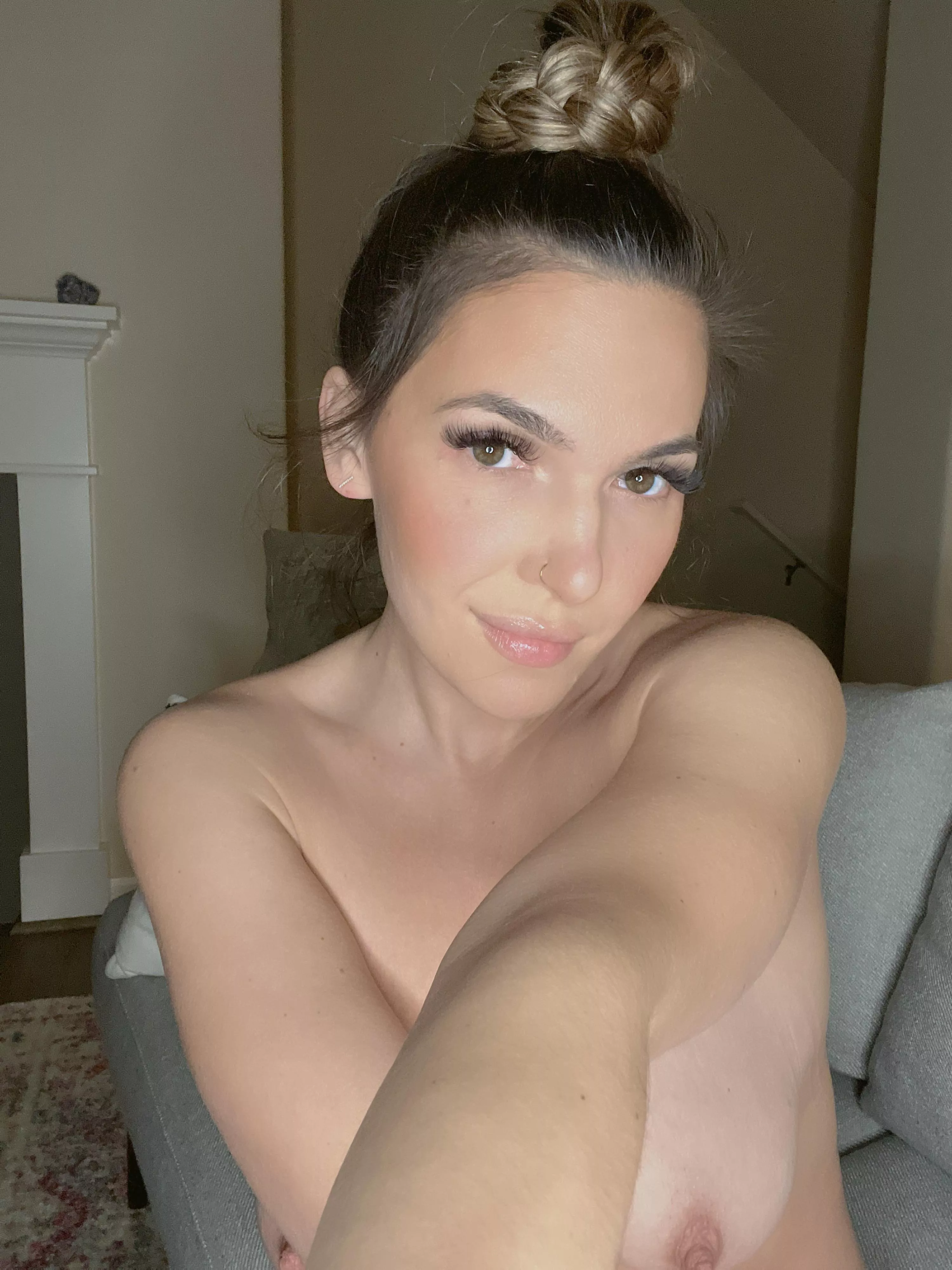 Kids are in bed and mommy wants to play. Who will suck my hard nipples for me?