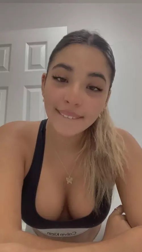 Kind of horny rn🥴