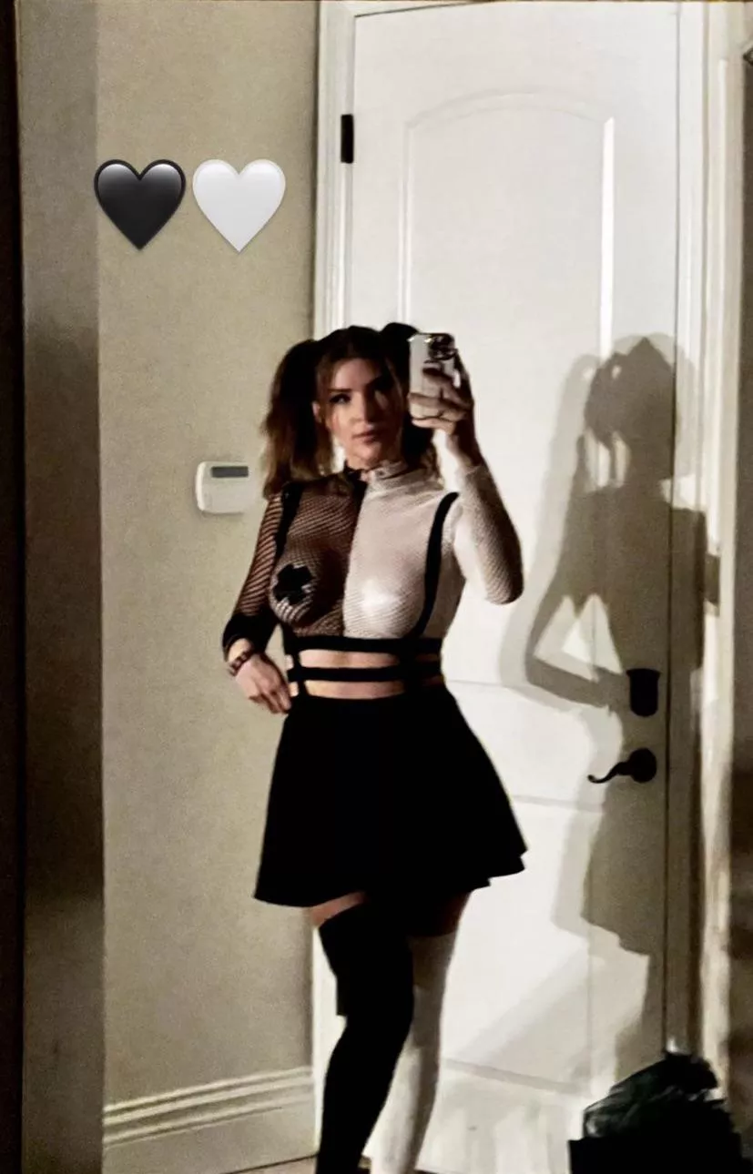 Kittyplays festival outfit, can’t upload vids ;(