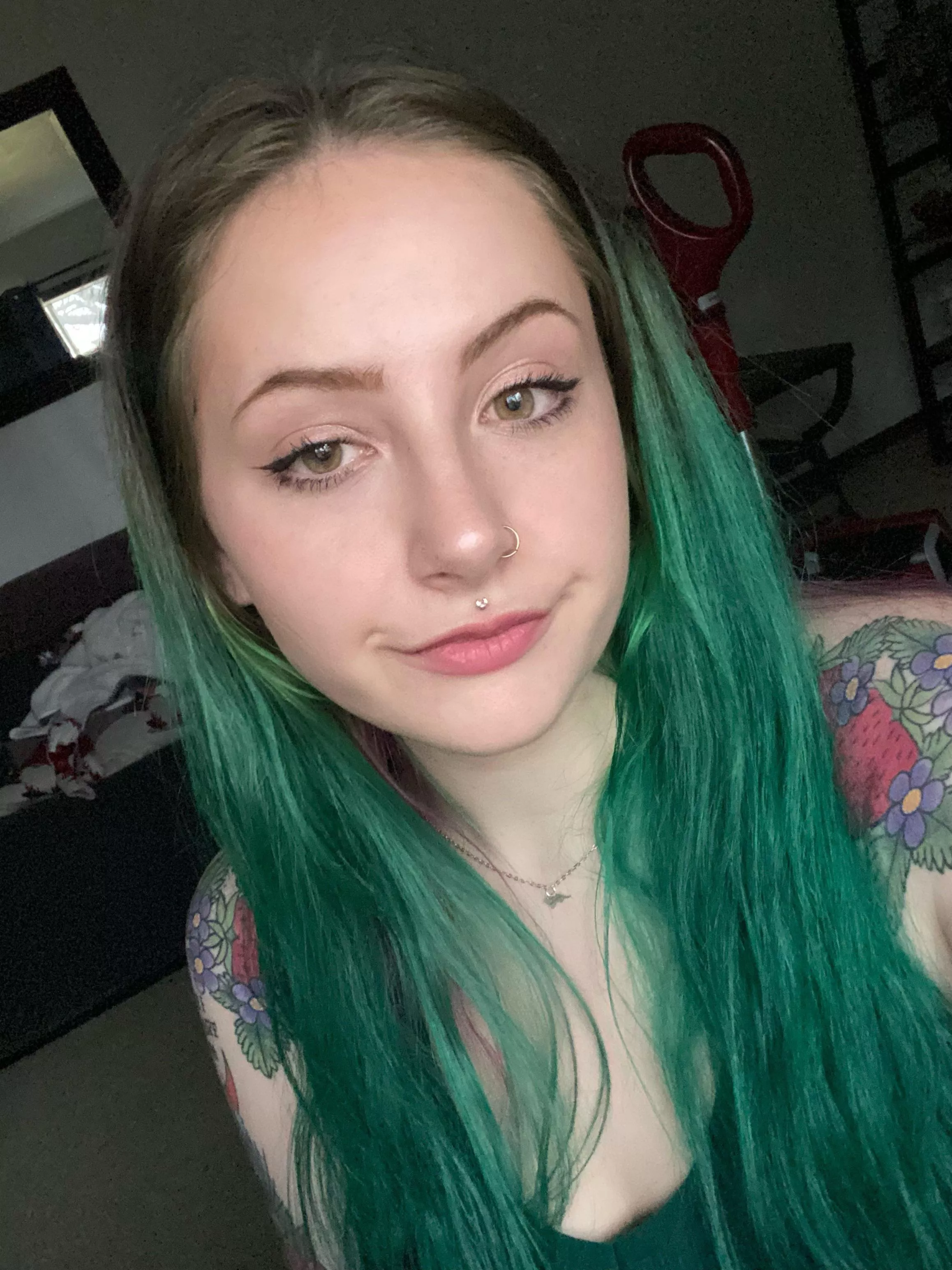 last selfie with green hair 💚