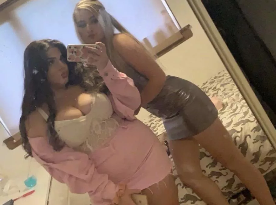 Lauren and Laura 🥵🥵🥵