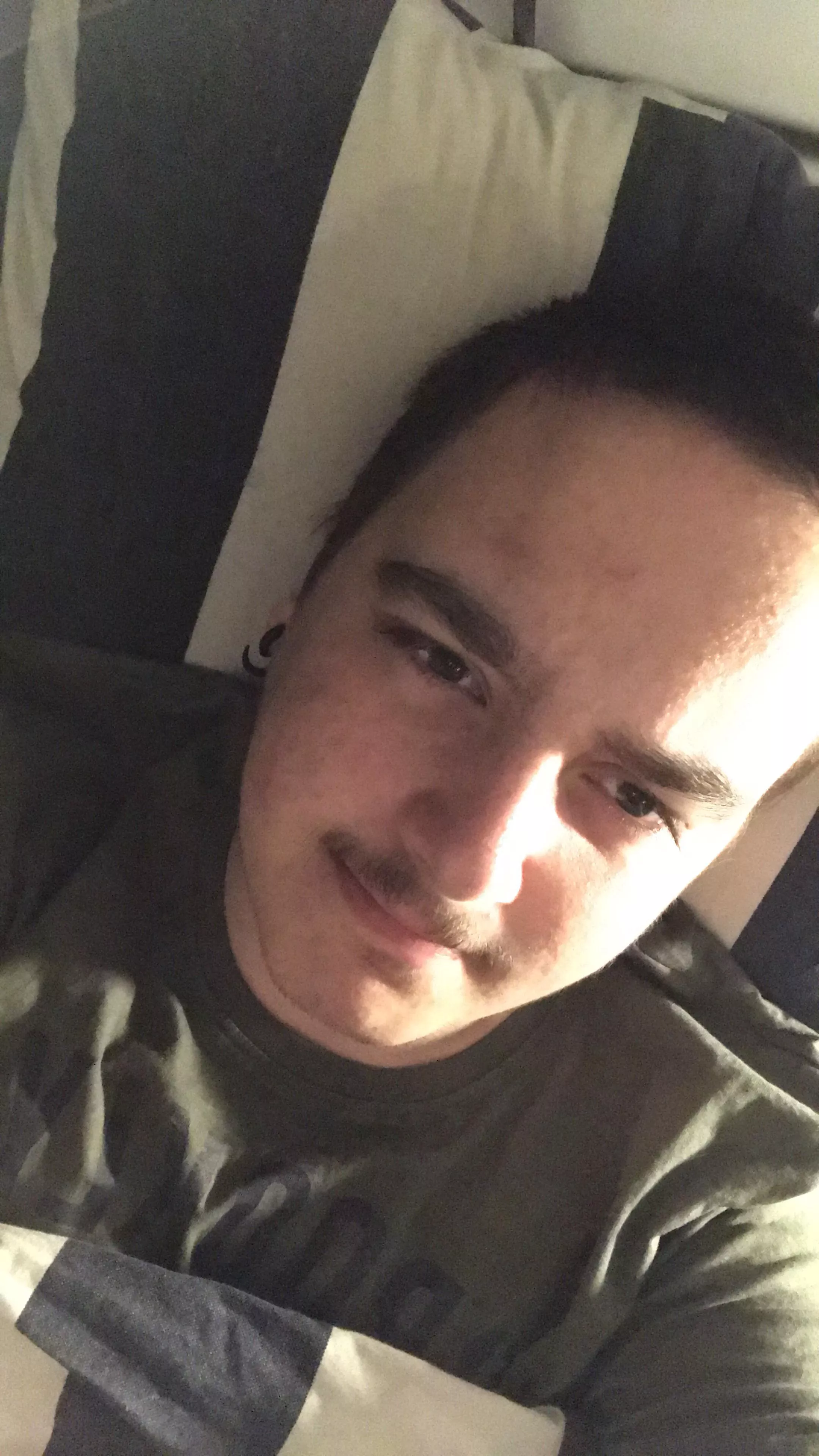 Lazy Sunday 😌 how was everyone’s weekend ? Anyone down to chat a bit ? Emotional and bored haha 😆