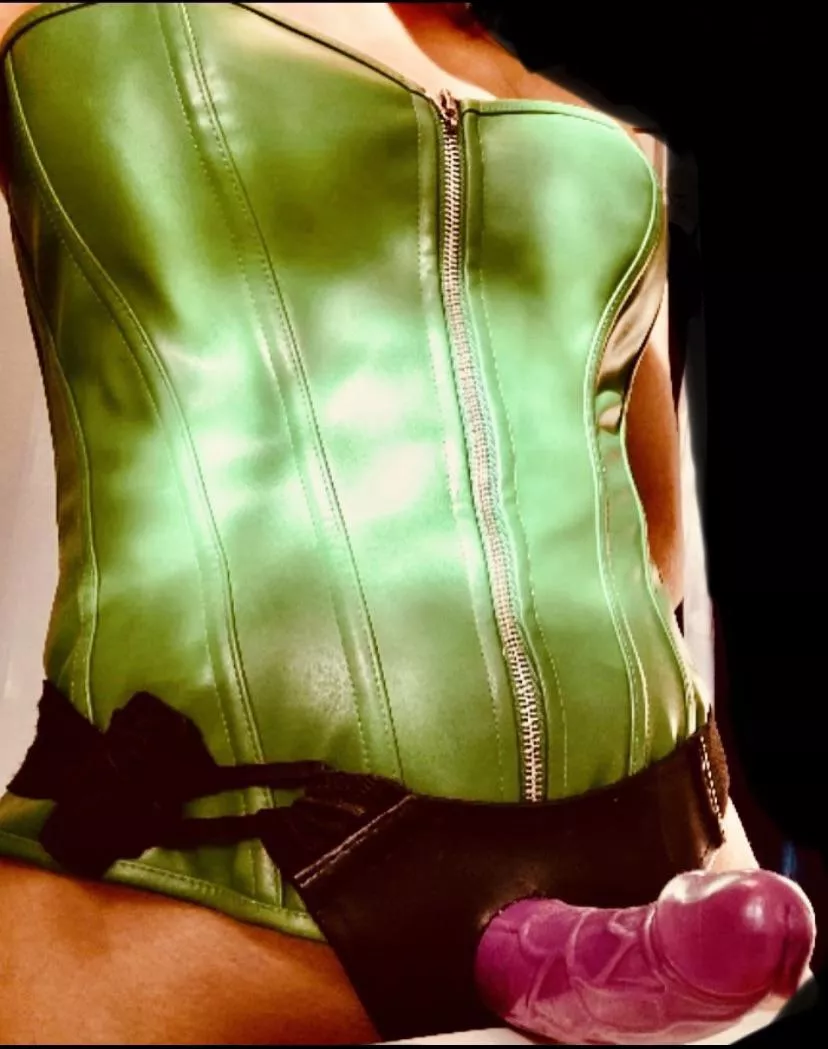 Leather corsets and strapons go together almost as well as purple and green! Now let’s cut to the chase, face down ass up and be a good boy 😈 Leather corsets and strapons go together almost as well as purple and green! Now let’s cut to the chase, face down ass up and be a good boy 😈