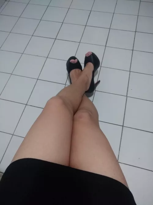 legs, heels and toes 💜