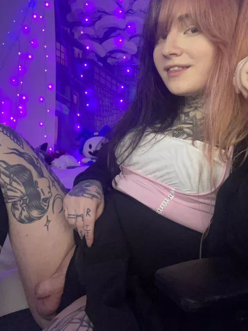 Legs spread… need head 😜