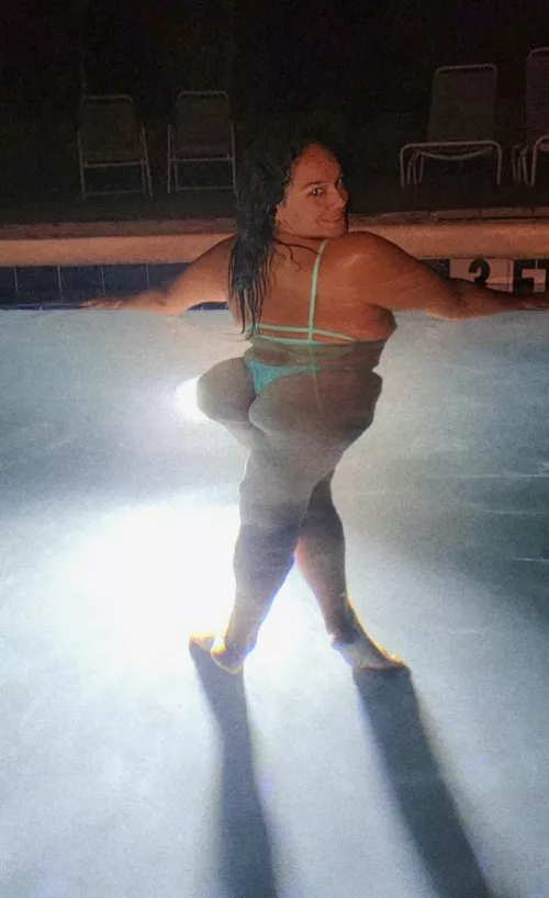 🎵lemme see that thong🎵