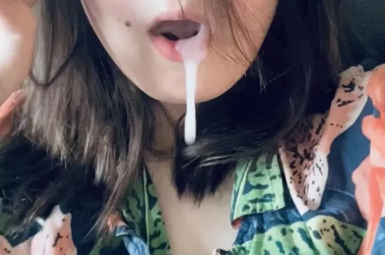 let a friend pound my and bust in my mouth… do i look cute ? ><