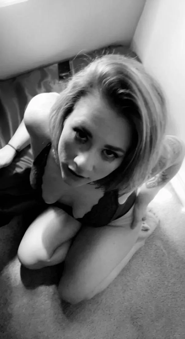 LET ME BE YOUR PERSONAL PORNSTAR😈 ON MY 💋FREE💋 50% off VIP! OnlyFans my link in my bio!