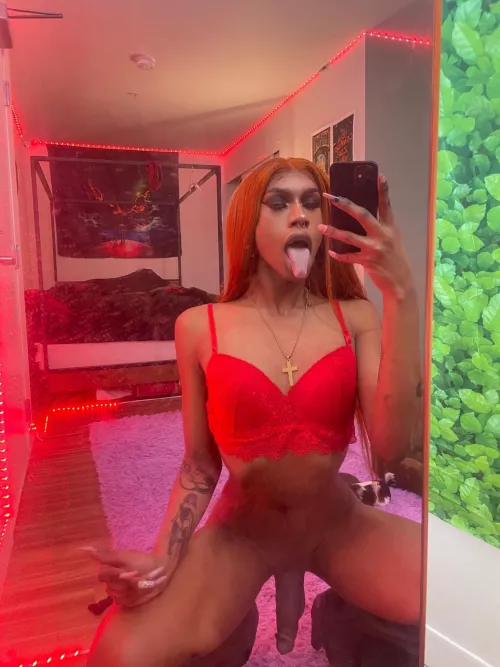 Let me spread those ass cheeks😈