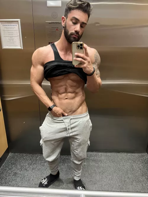 Let’s cause a scene and fuck in this elevator 😈