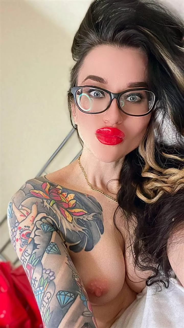 Let’s play naughty and come together mmmm