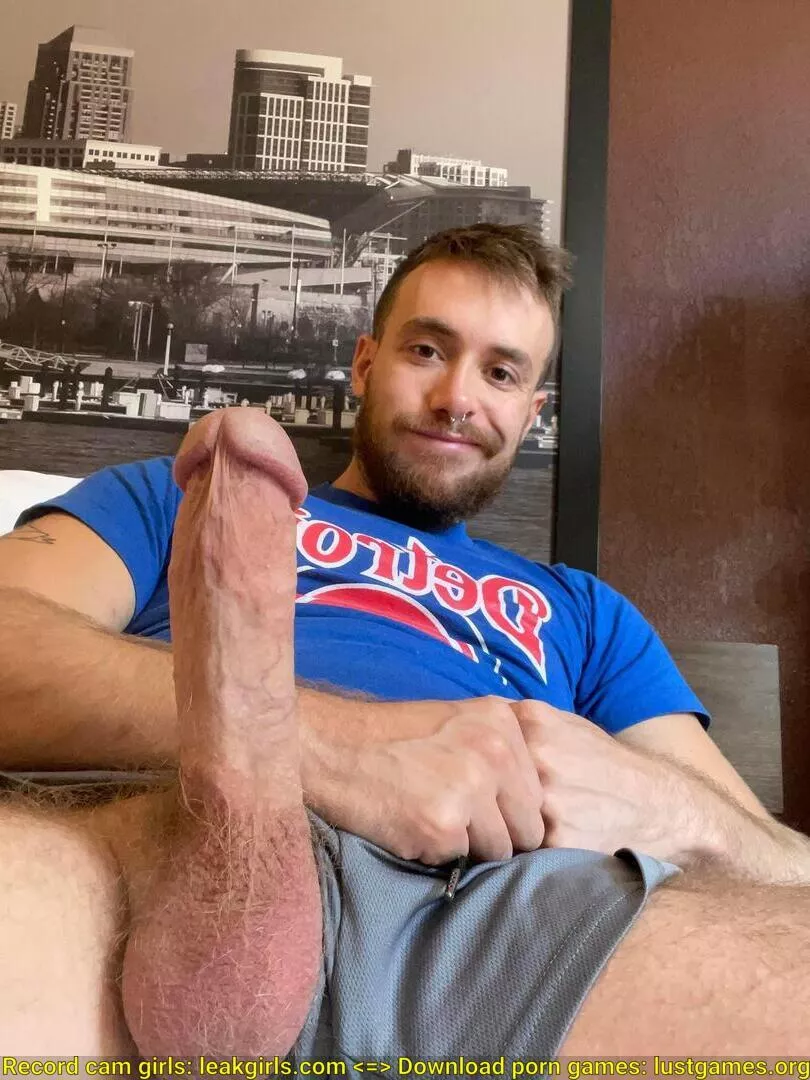 Let’s share a joint and fyck all morning 😈