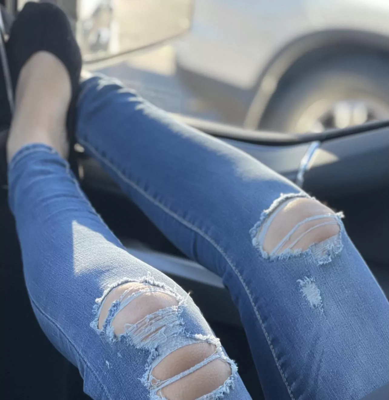 Letting them air out after a sweaty day🤤