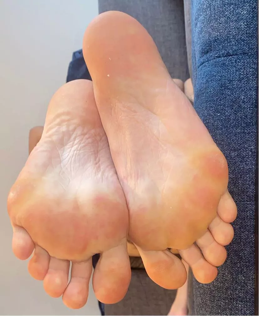 Lick my soles 👅