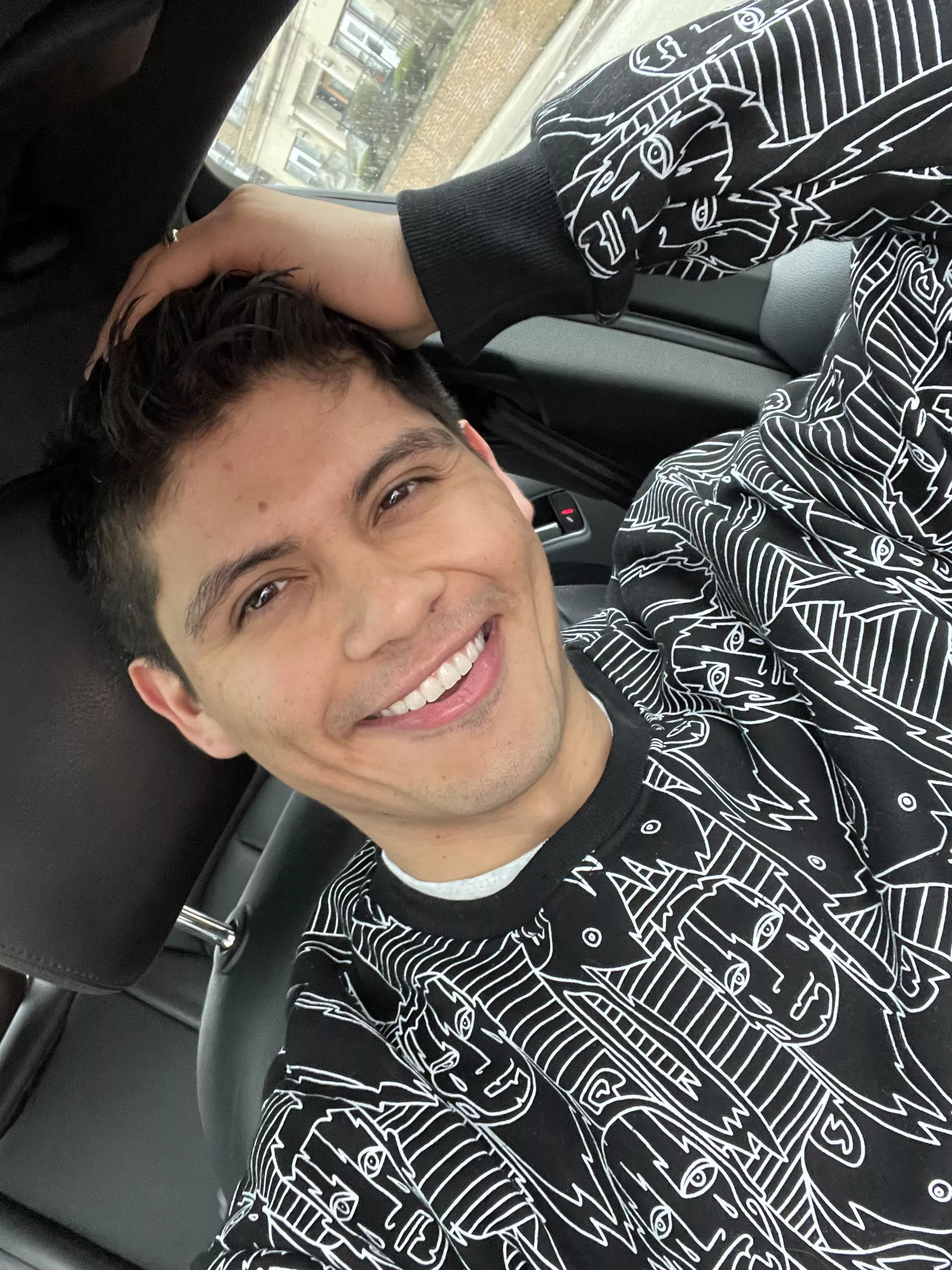 Like my new crewneck :) Like my new crewneck :)