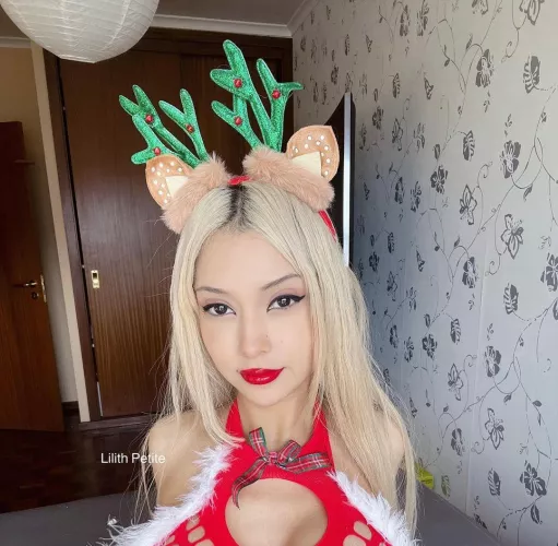 Lilith Petite 🎮 (@lilithpetite) [Instagram]