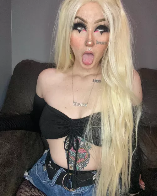 lips like licorice tongue like candy 💦