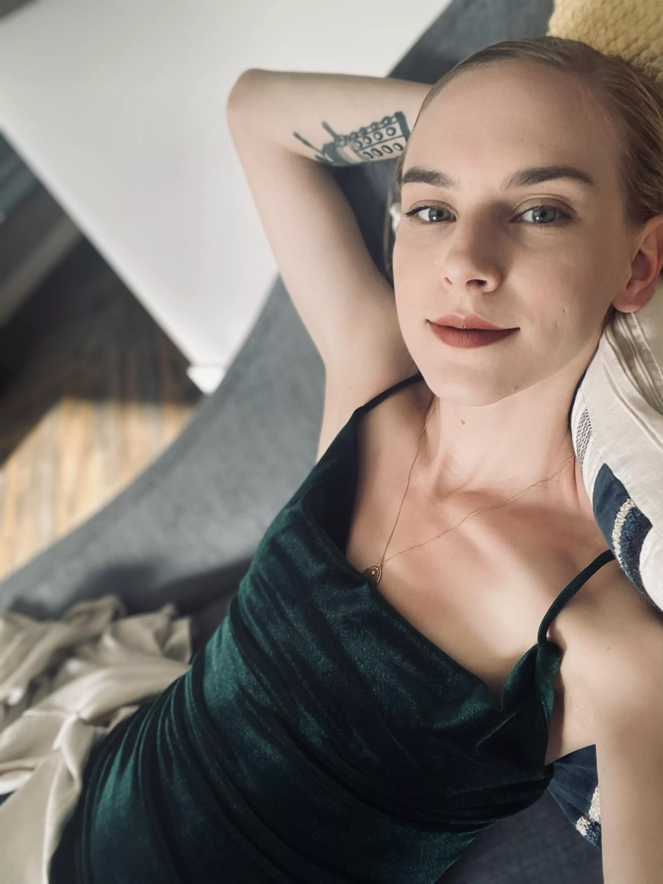 Little green dress featuring my bare pit 😁