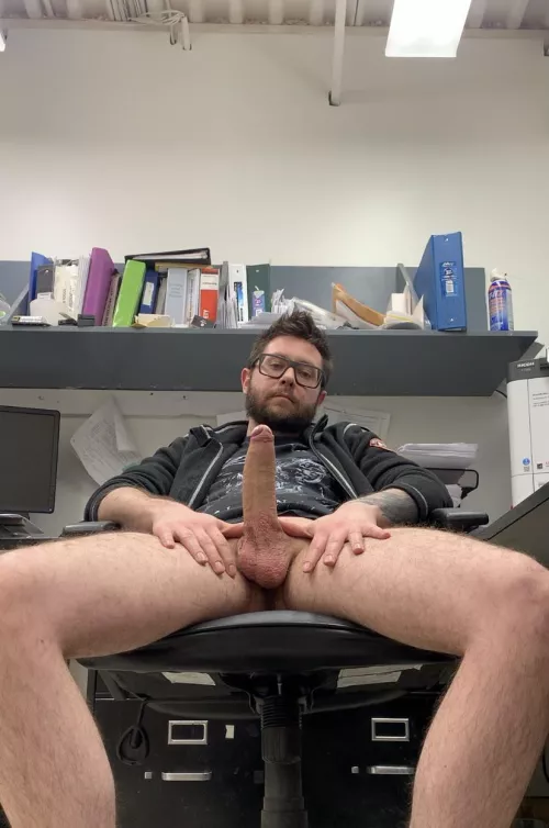 Little office slut needed 🤤