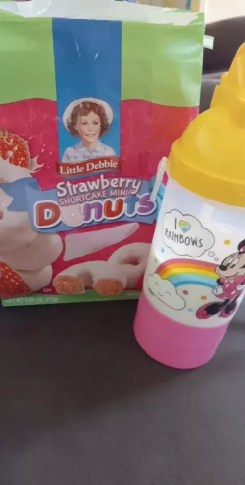 little snackie! 🧁🍼