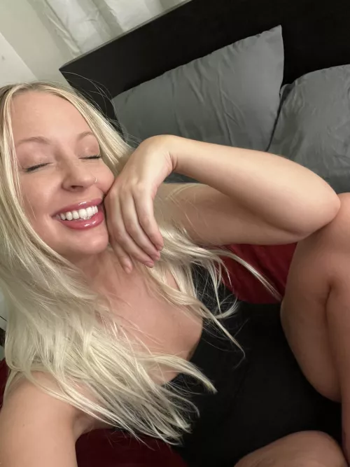 Live now babes!! π