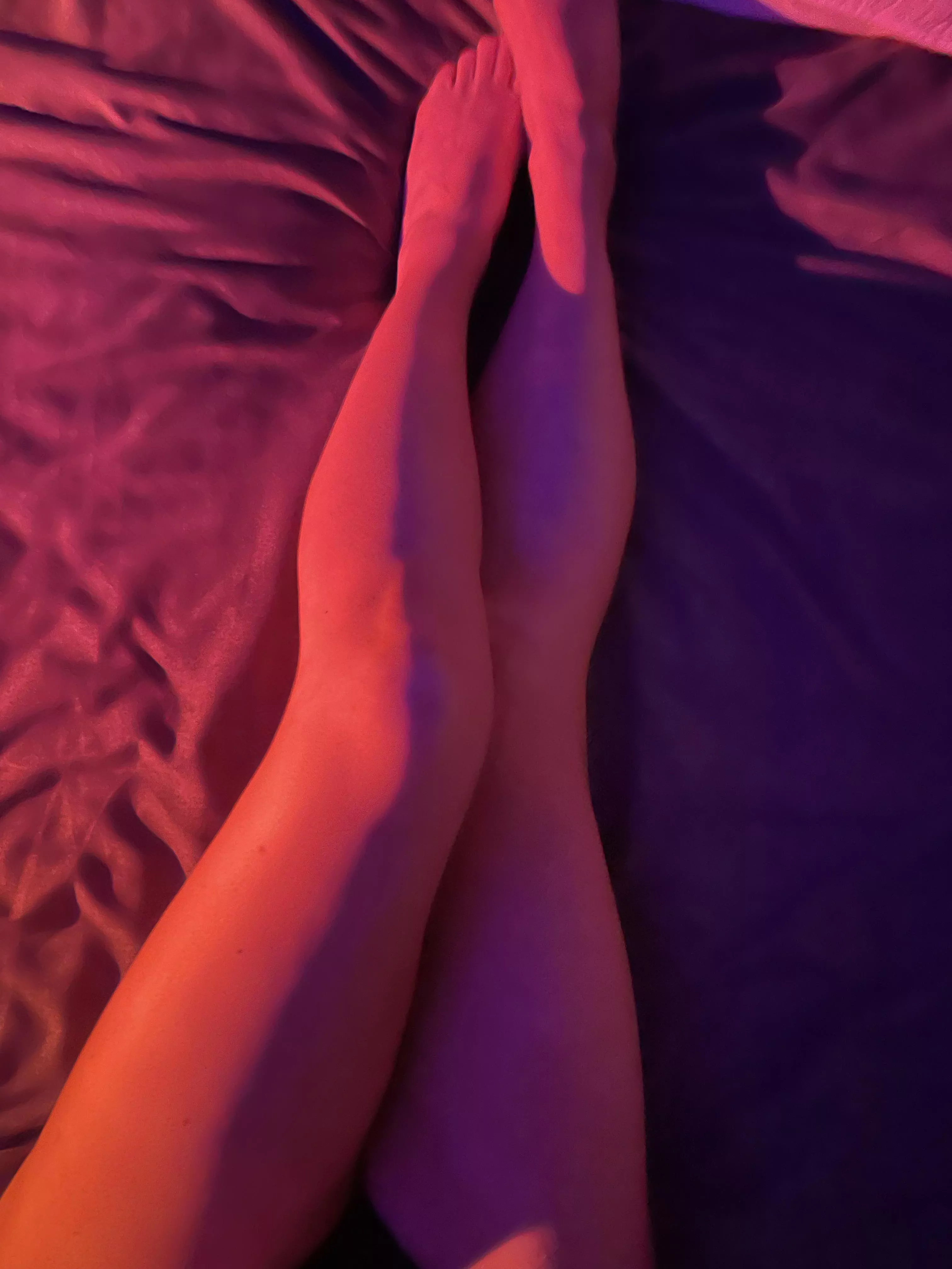 Lonely legs in a king size bed🖤 [f]