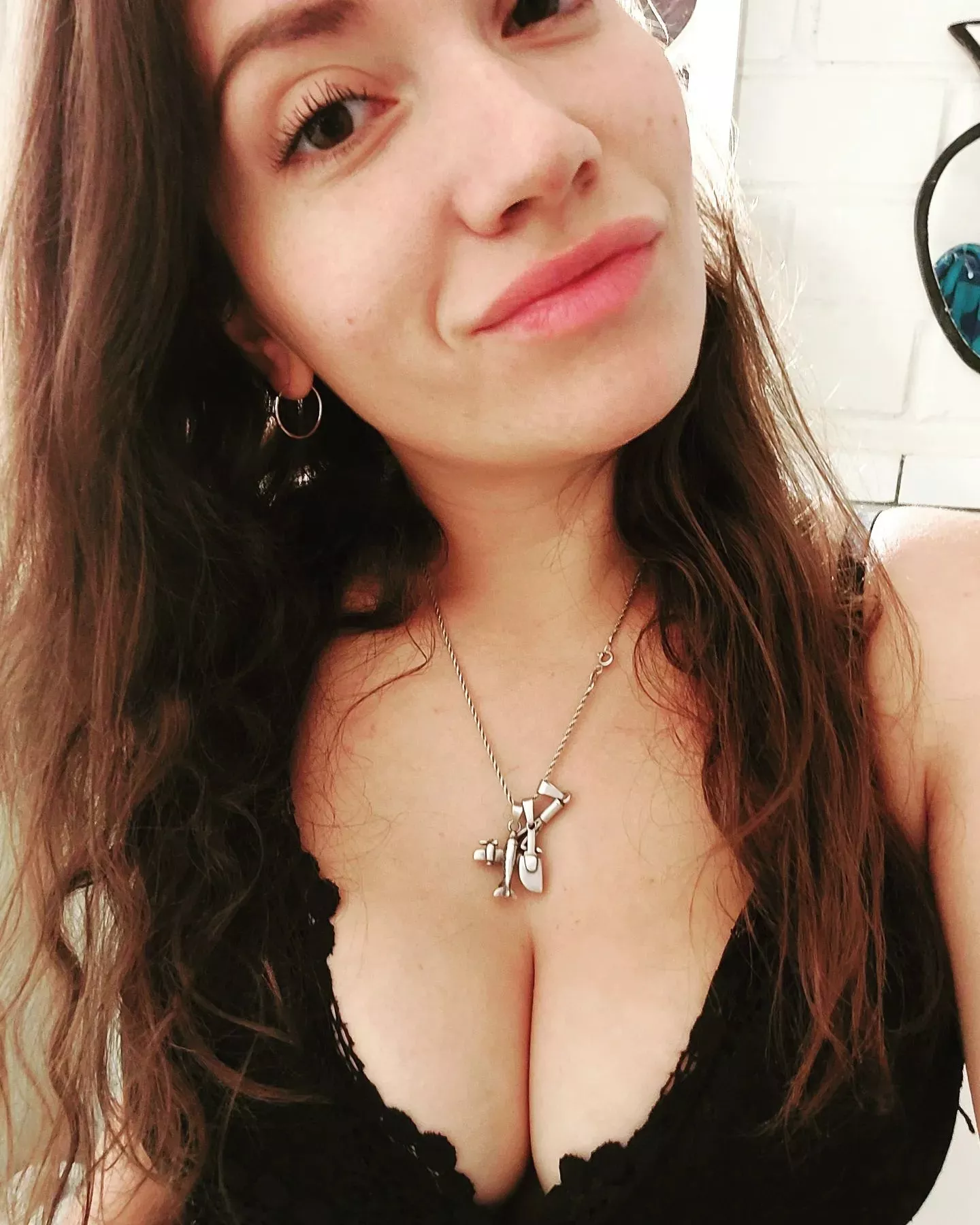 Looking for a black cock or a big brown cock who can tribute some friends and maybe fam (non nudes) Long term pref. kik/snap/telegram: fokkamarsc