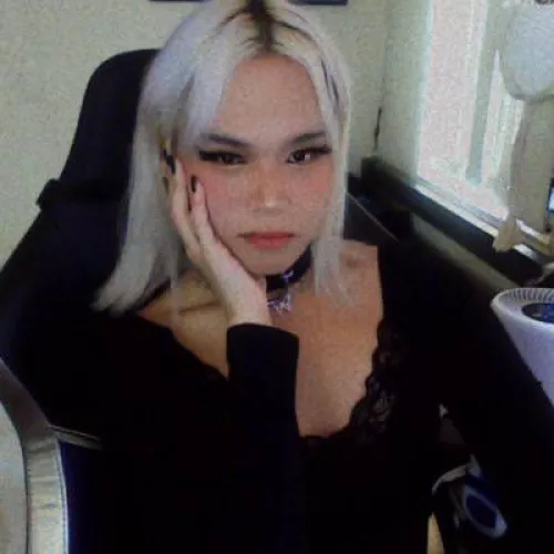 Looking for a daddy to degrade me and tell me on how he’d fuck me in my dm’s~